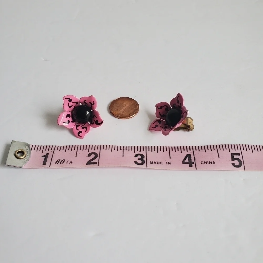 Vintage Daisy Flower Earring Hot Pink & Black Clip-On 60s Retro Mod‎ Floral